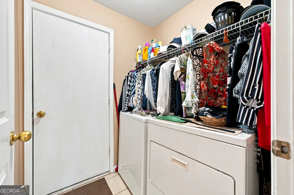 243 Harbor Pointe DR Stone Mountain, GA 30087