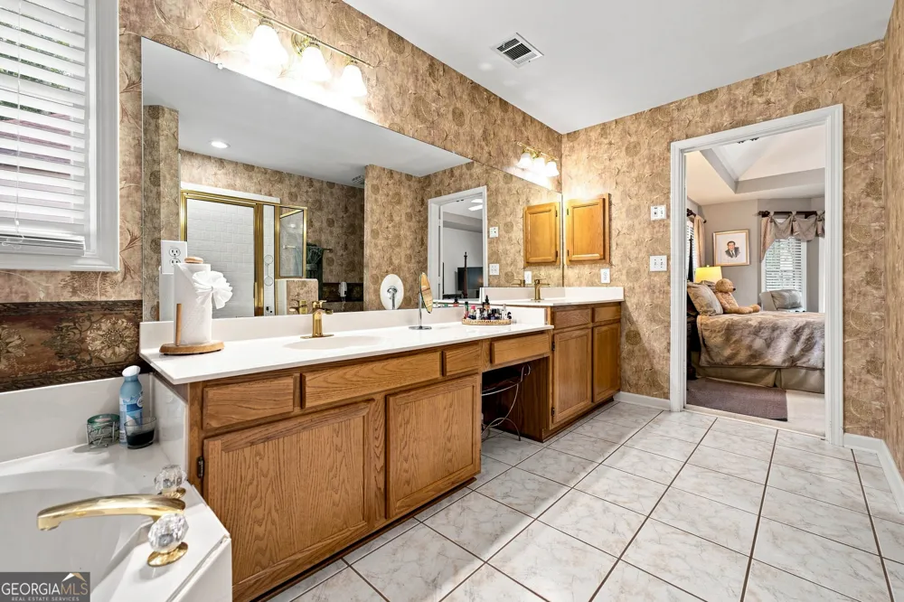 243 Harbor Pointe DR Stone Mountain, GA 30087