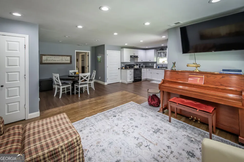 42 Carpenter LN Dahlonega, GA 30533