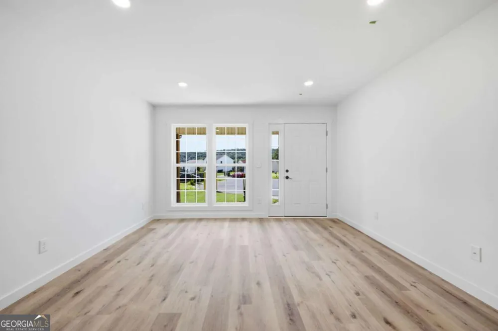 305 Legacy LN Calhoun, GA 30701