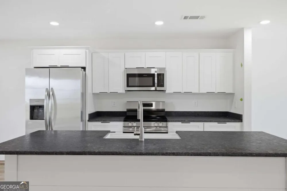 305 Legacy LN Calhoun, GA 30701