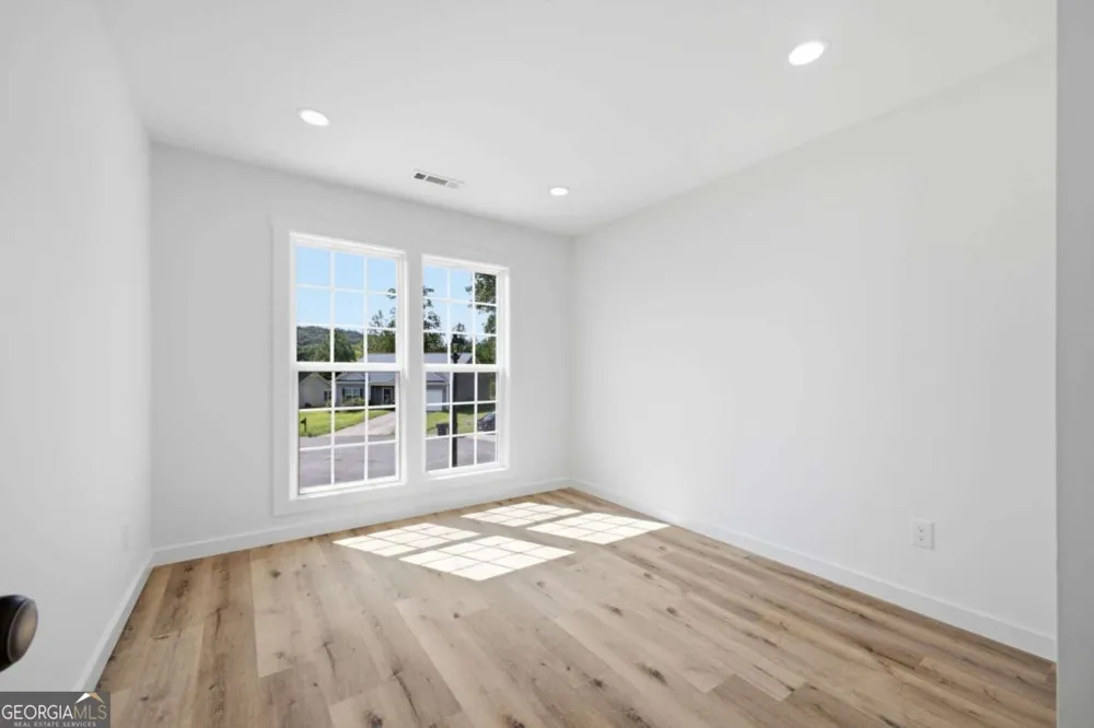 305 Legacy LN Calhoun, GA 30701