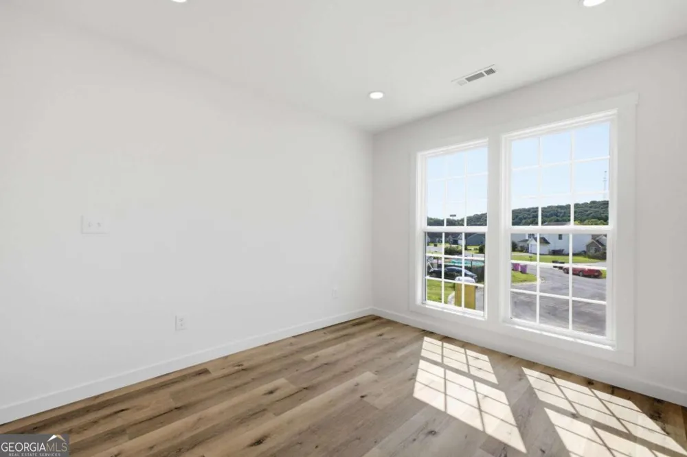 305 Legacy LN Calhoun, GA 30701