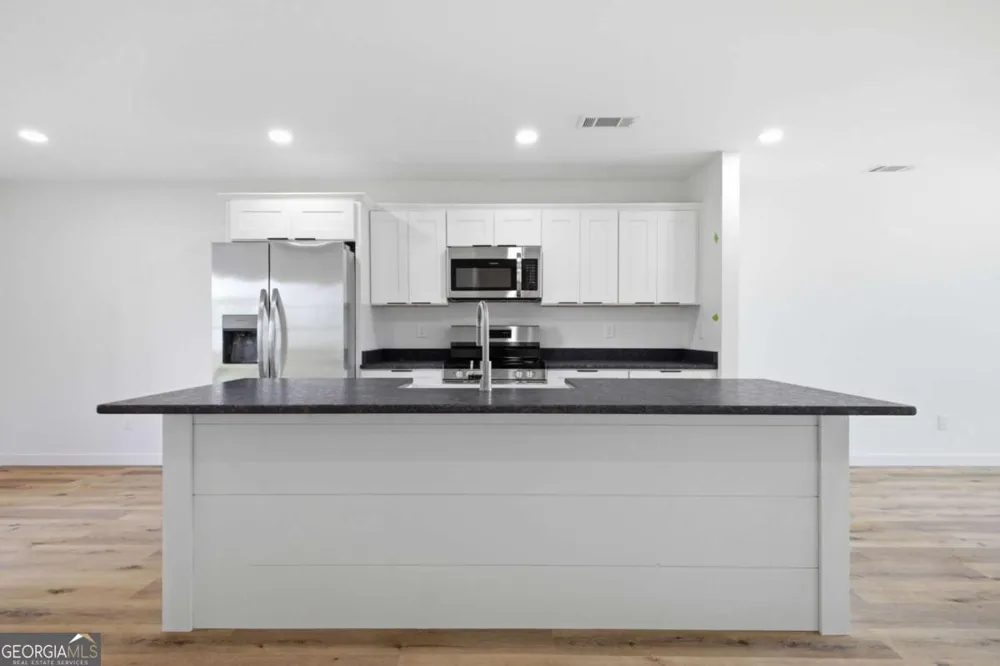 305 Legacy LN Calhoun, GA 30701