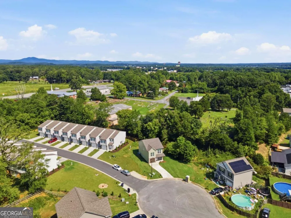 305 Legacy LN Calhoun, GA 30701