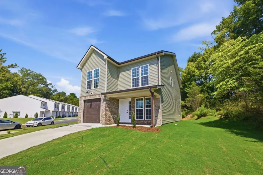 305 Legacy LN Calhoun, GA 30701