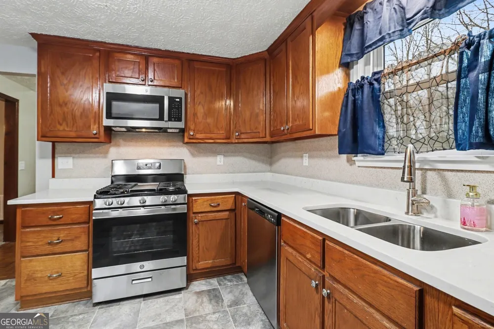 3864 YEAGER RD Douglasville, GA 30135
