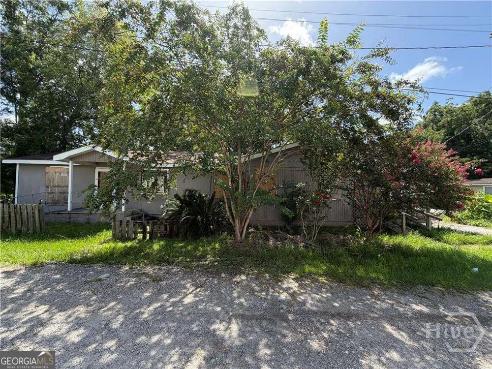 2502 2nd AVE Savannah, GA 31405