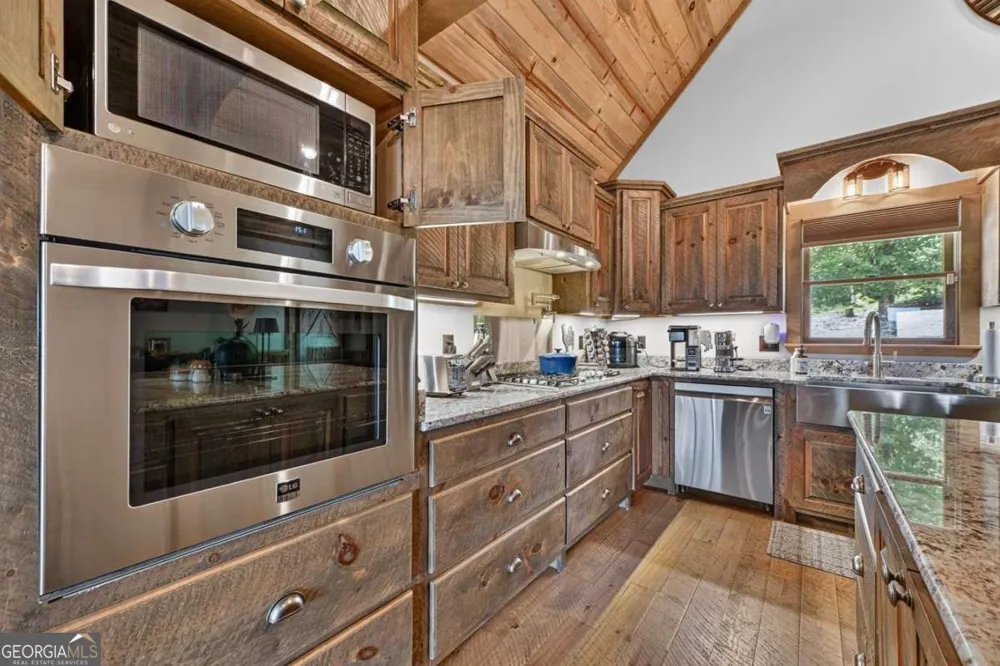 274 Hothouse DR Mineral Bluff, GA 30559