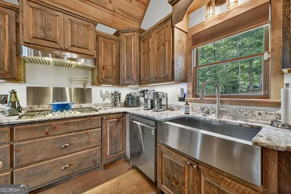 274 Hothouse DR Mineral Bluff, GA 30559