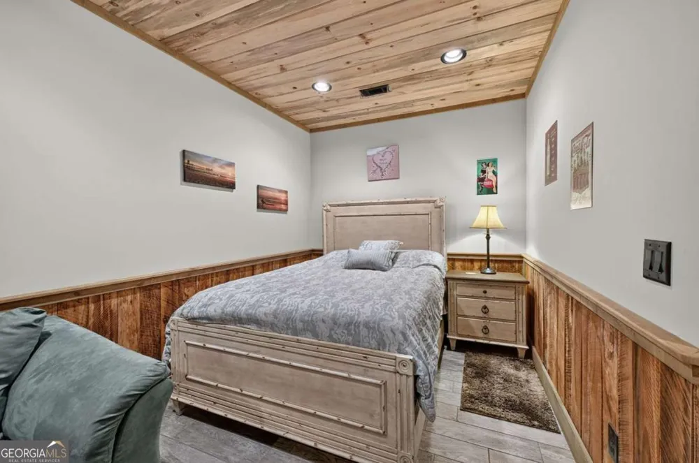 274 Hothouse DR Mineral Bluff, GA 30559