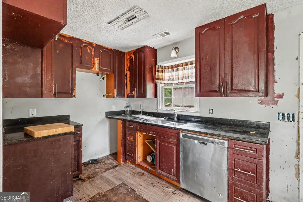 512 Donahoo RD SE Silver Creek, GA 30173