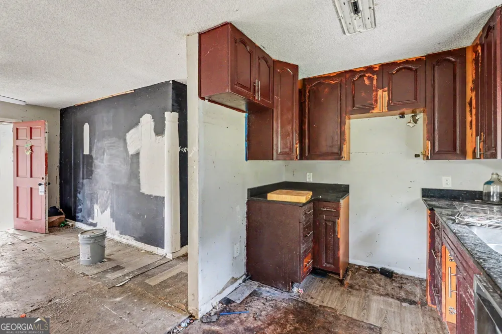 512 Donahoo RD SE Silver Creek, GA 30173