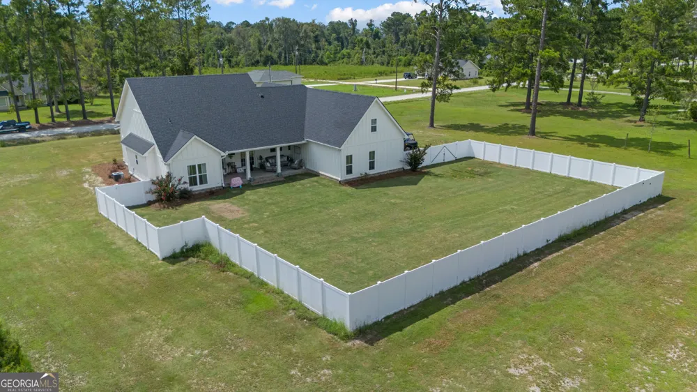 86 Shelly Rentz RD Hazlehurst, GA 31539