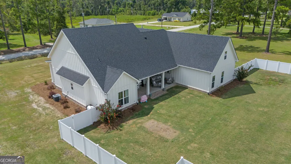 86 Shelly Rentz RD Hazlehurst, GA 31539