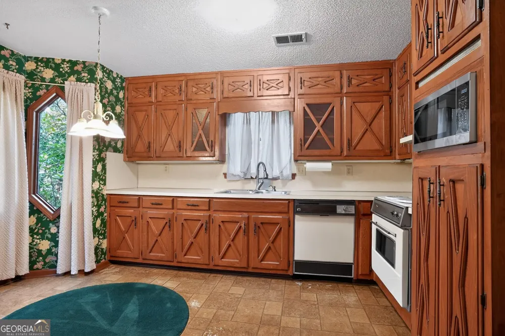 612 Tom Smith RD SW Lilburn, GA 30047