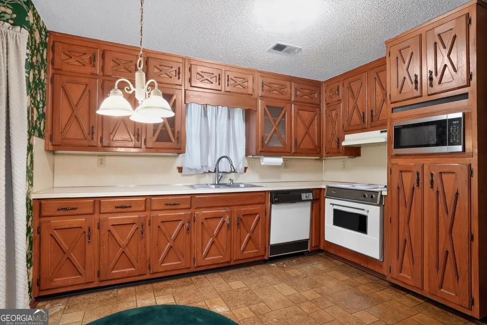 612 Tom Smith RD SW Lilburn, GA 30047