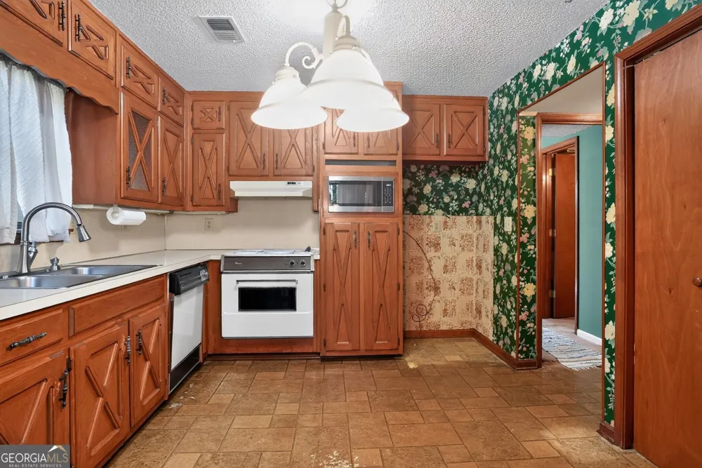 612 Tom Smith RD SW Lilburn, GA 30047