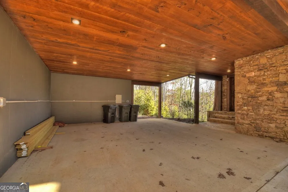 188 Paul DR Blue Ridge, GA 30513