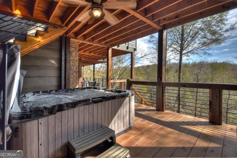 188 Paul DR Blue Ridge, GA 30513