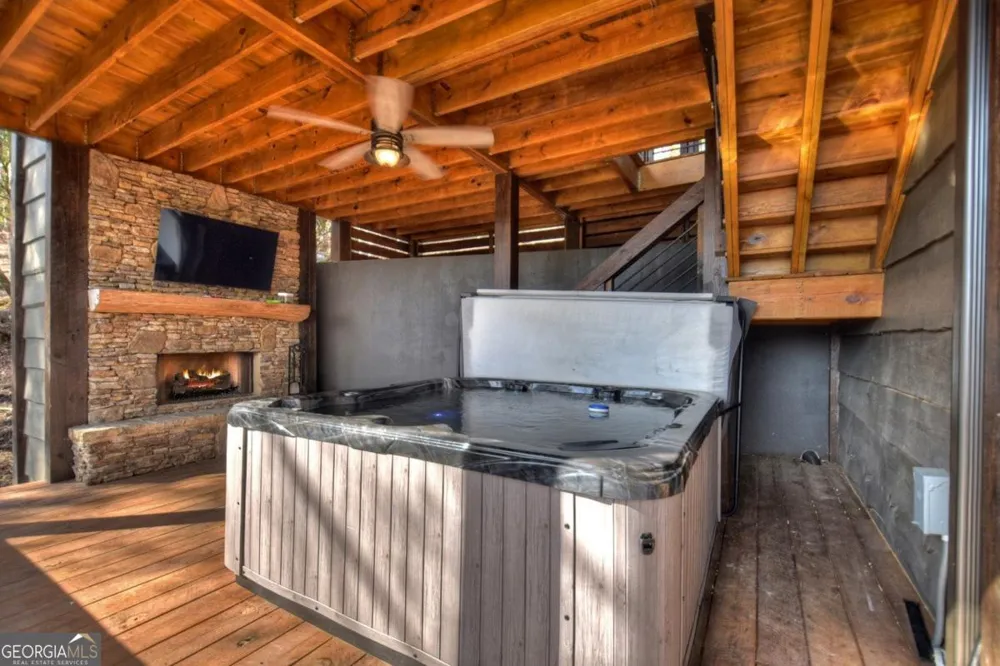 188 Paul DR Blue Ridge, GA 30513