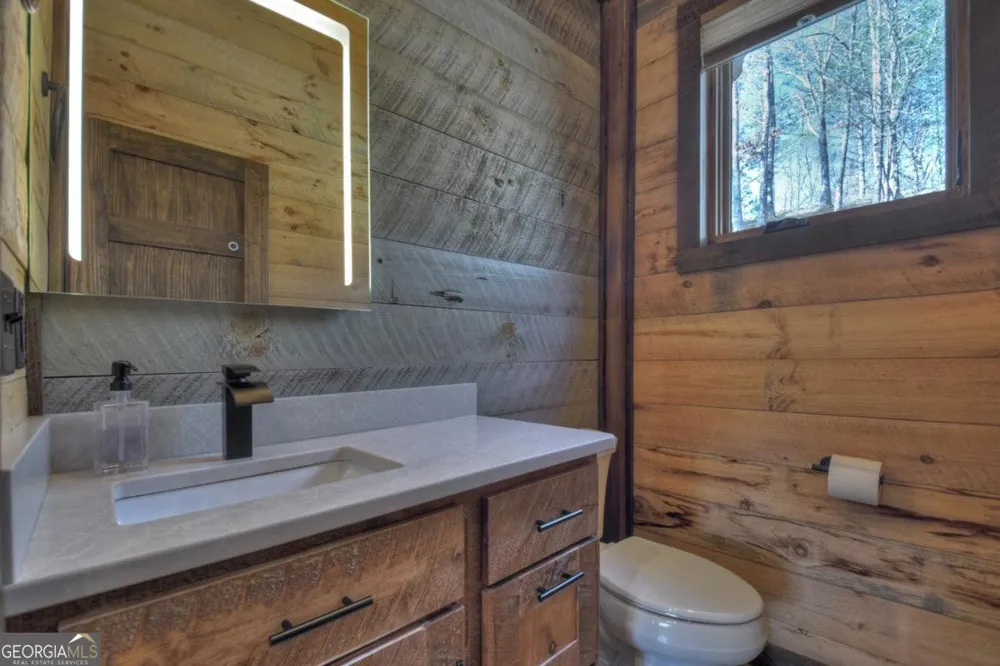 188 Paul DR Blue Ridge, GA 30513