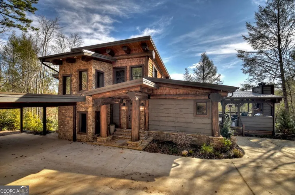 188 Paul DR Blue Ridge, GA 30513