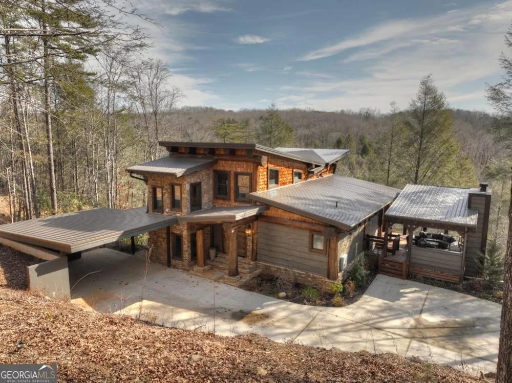 188 Paul DR Blue Ridge, GA 30513