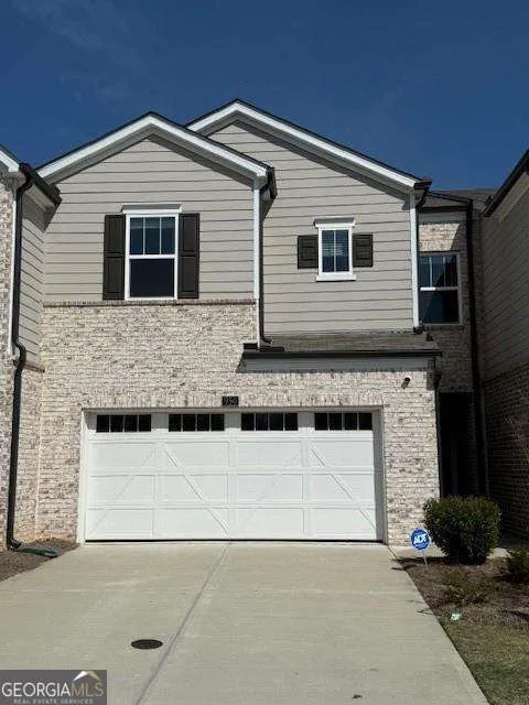 950 Sunny Lake DR