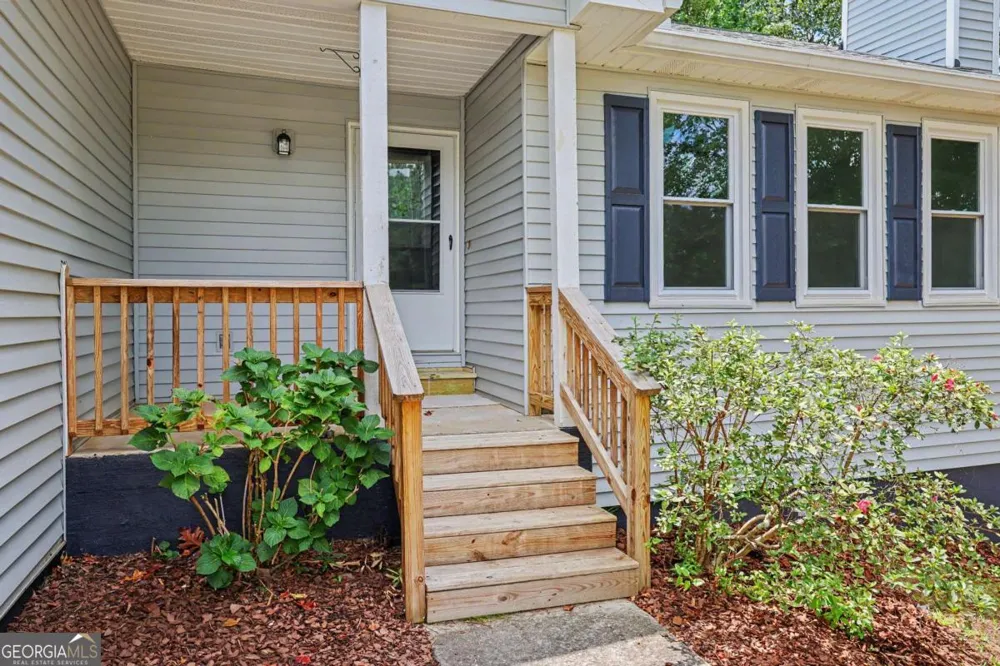 1312 Smokerise LN Auburn, GA 30011