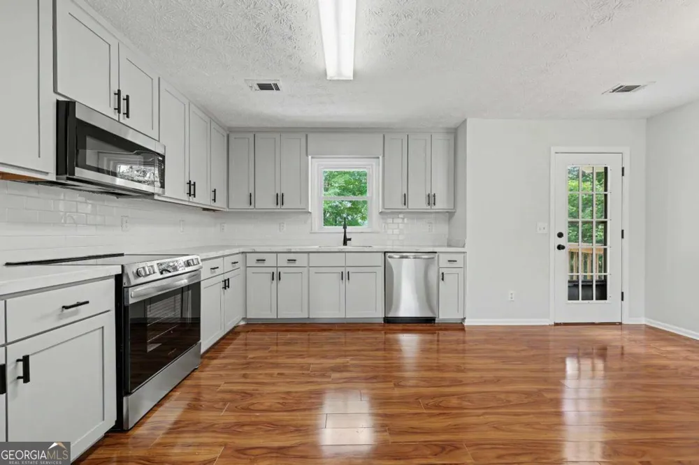 1312 Smokerise LN Auburn, GA 30011