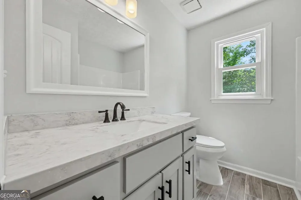 1312 Smokerise LN Auburn, GA 30011