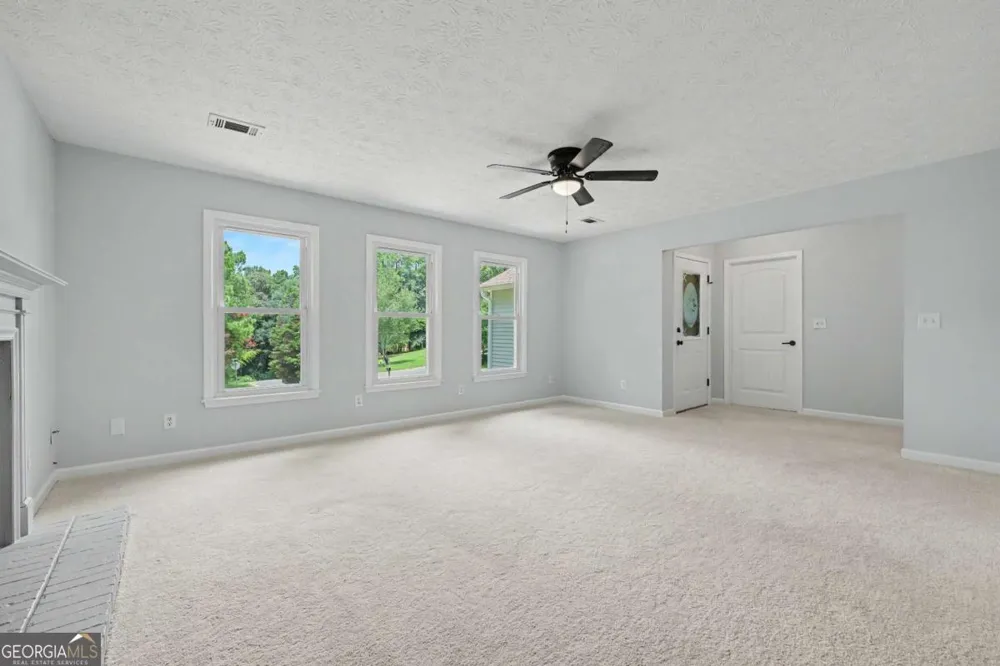 1312 Smokerise LN Auburn, GA 30011