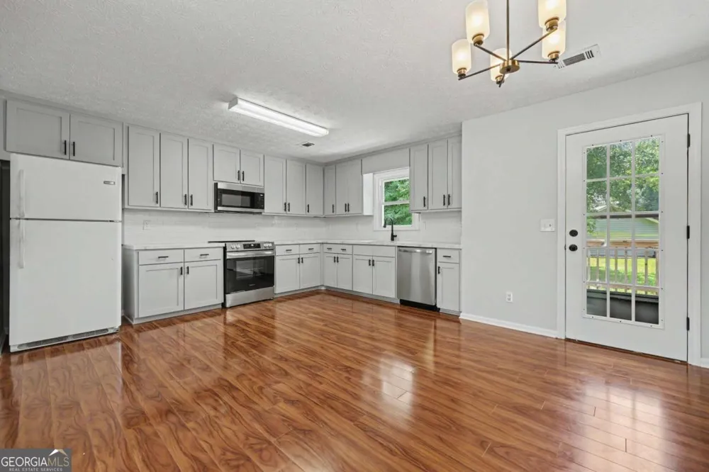 1312 Smokerise LN Auburn, GA 30011