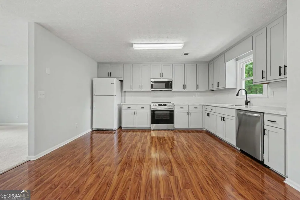 1312 Smokerise LN Auburn, GA 30011