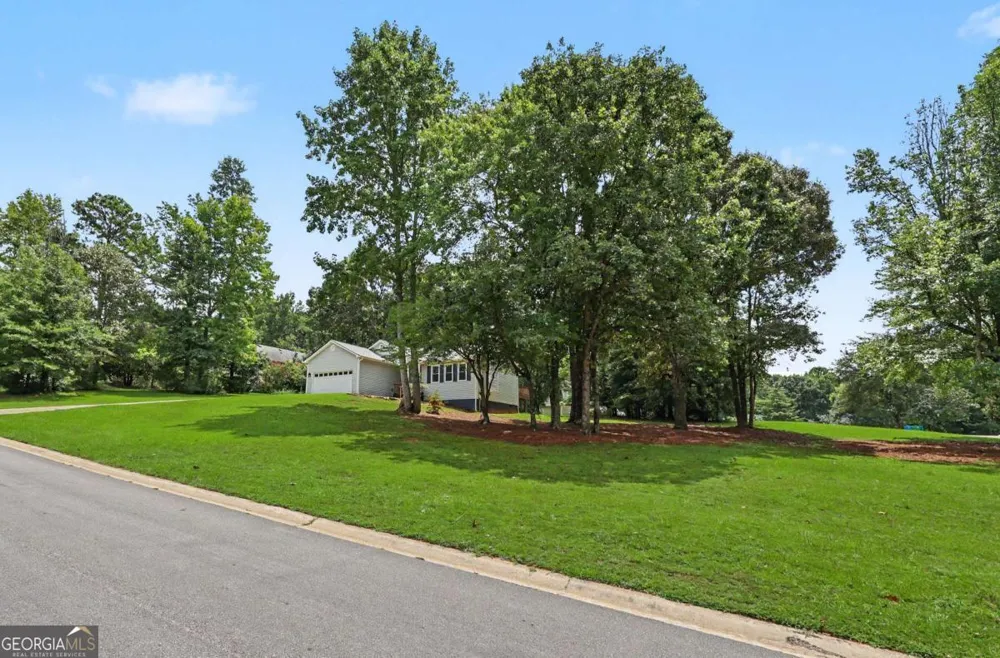 1312 Smokerise LN Auburn, GA 30011