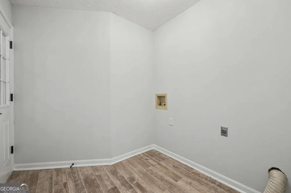 1312 Smokerise LN Auburn, GA 30011