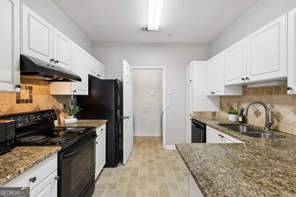 1112 Woodland LN Alpharetta, GA 30009