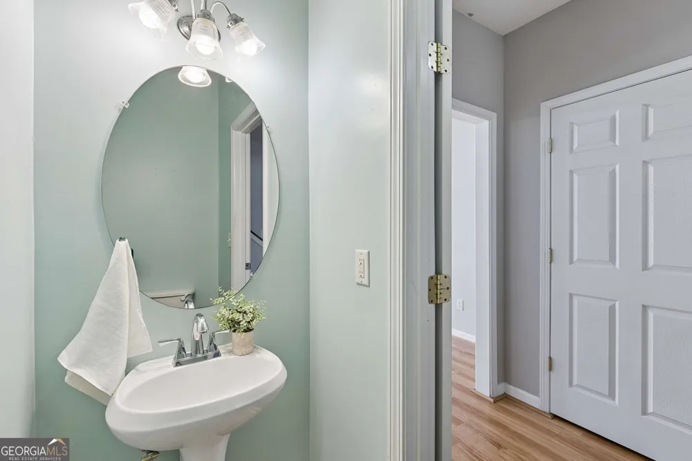 1112 Woodland LN Alpharetta, GA 30009