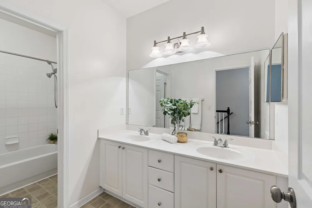 1112 Woodland LN Alpharetta, GA 30009