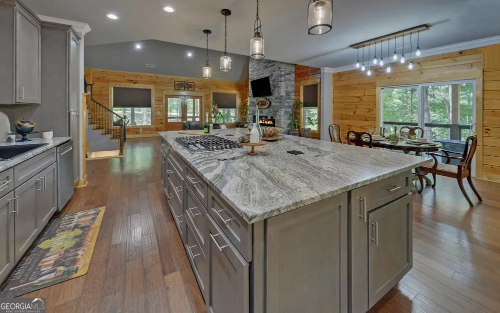 203 Teasley LN Hartwell, GA 30643
