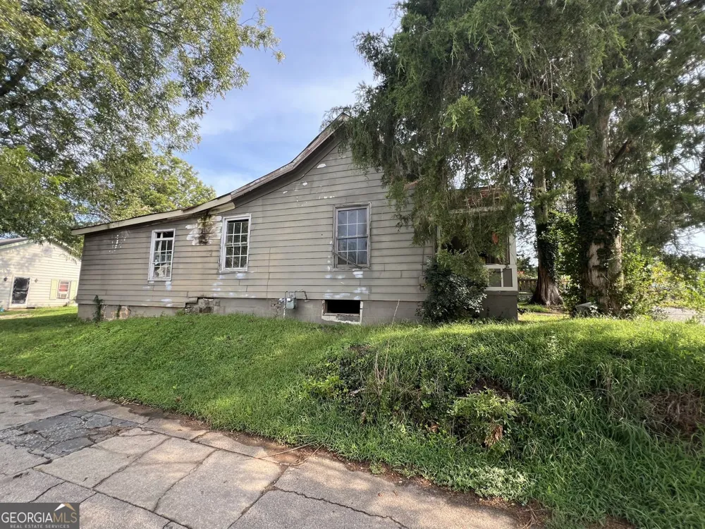 729 High ST SE Gainesville, GA 30501