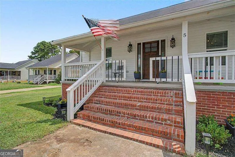 5 Oak ST Aragon, GA 30104