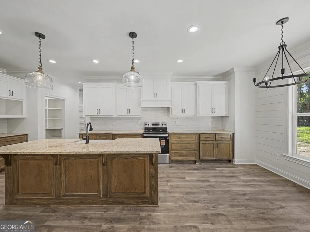 2300 Thomas ST Adel, GA 31620