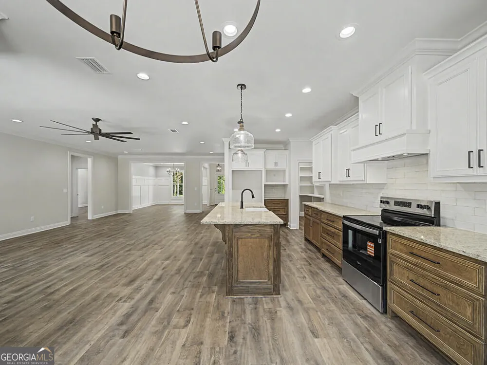 2300 Thomas ST Adel, GA 31620