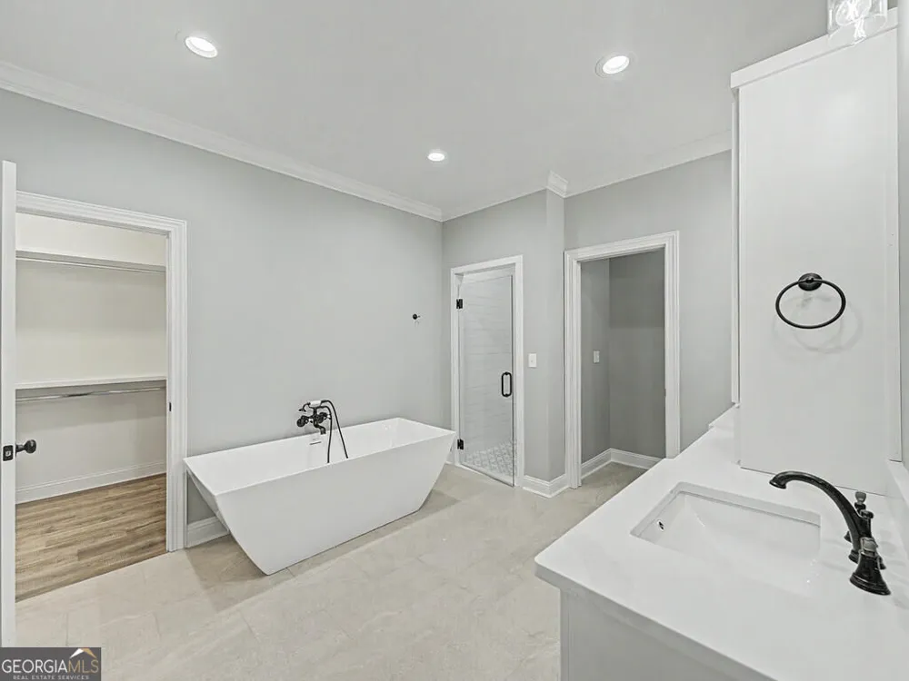 2300 Thomas ST Adel, GA 31620