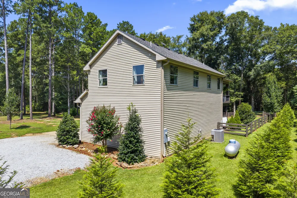 1035 Old Stones PT Elberton, GA 30635