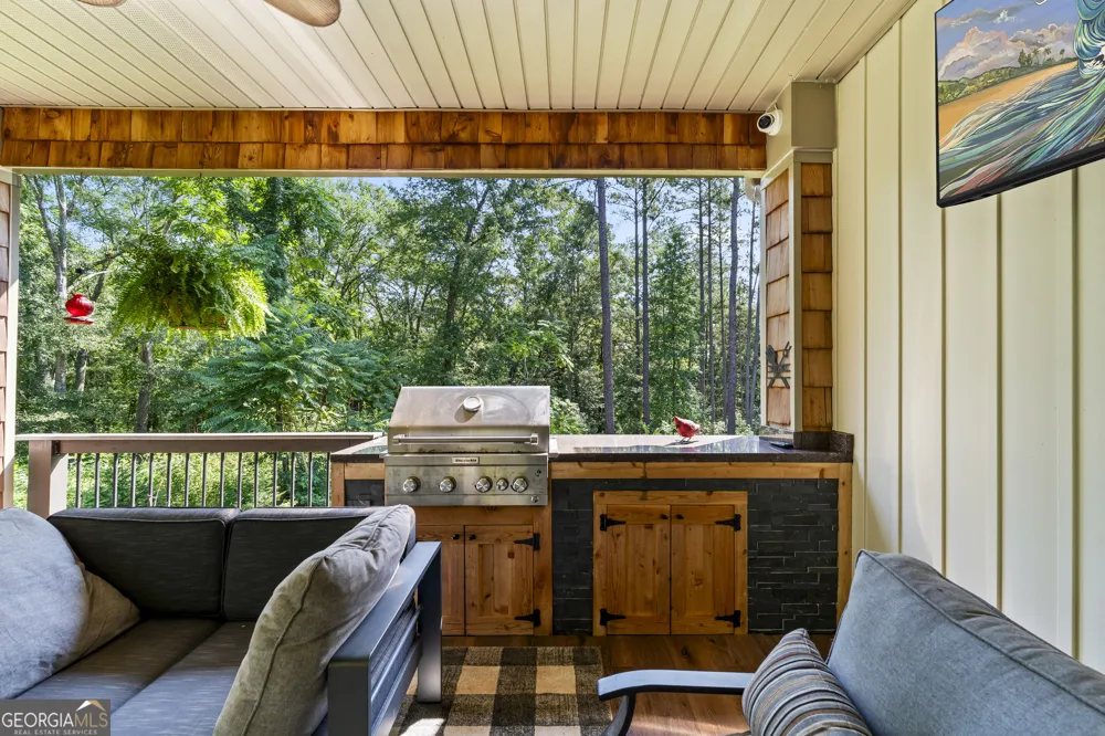 1035 Old Stones PT Elberton, GA 30635