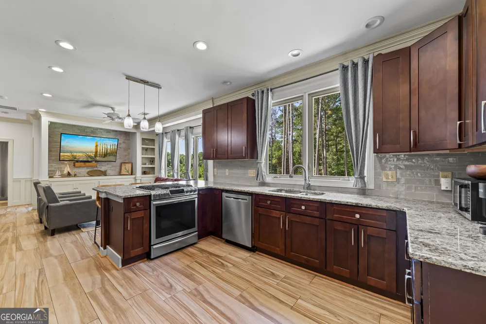 1035 Old Stones PT Elberton, GA 30635