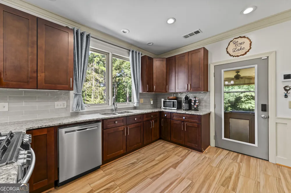 1035 Old Stones PT Elberton, GA 30635